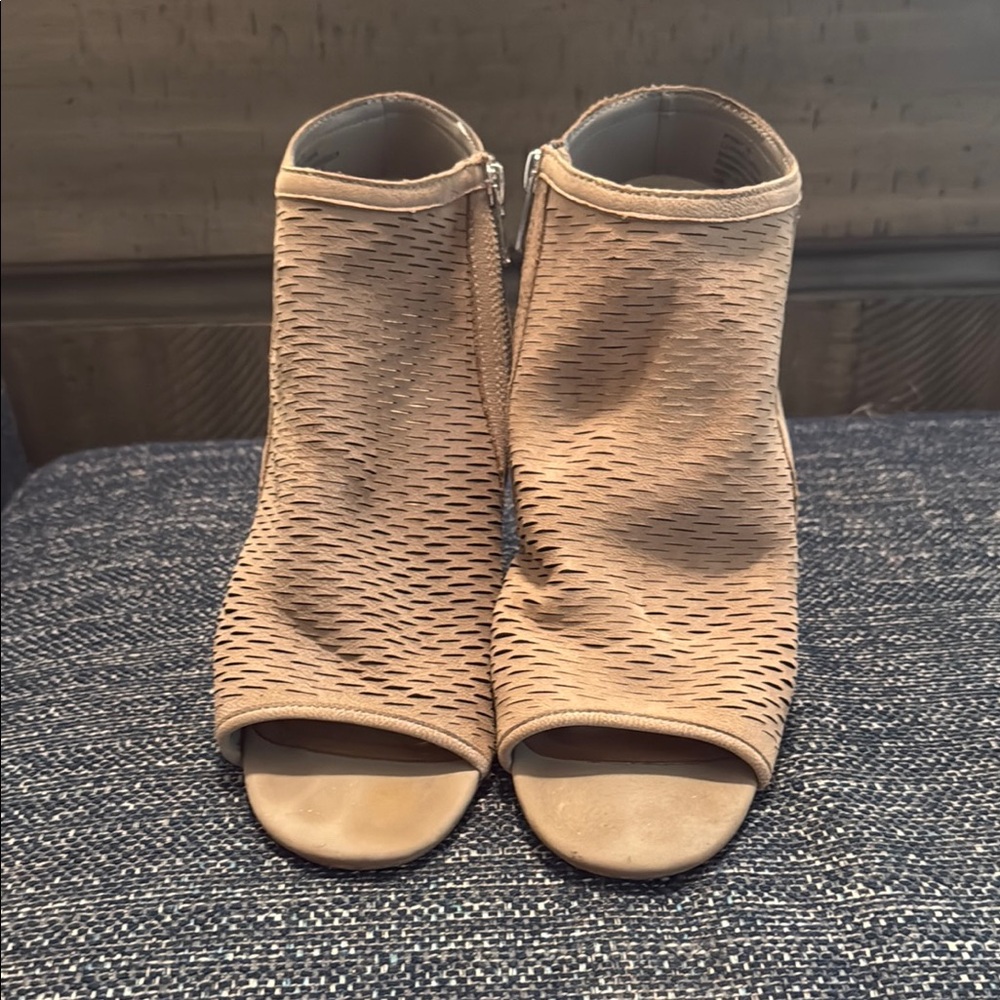 Steve Madden Tan Heeled Boots with Modern Silhouette